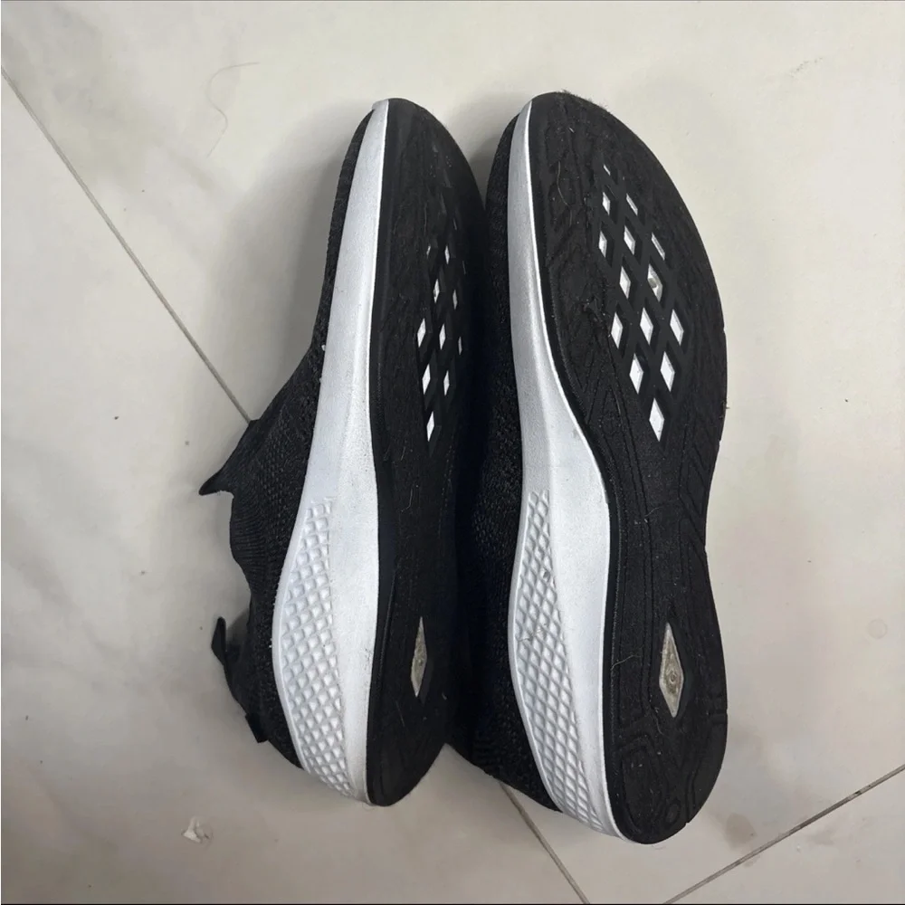 Tommy Bahama Black Knit Womens Shoes -size 8 - Picture 2 of 4